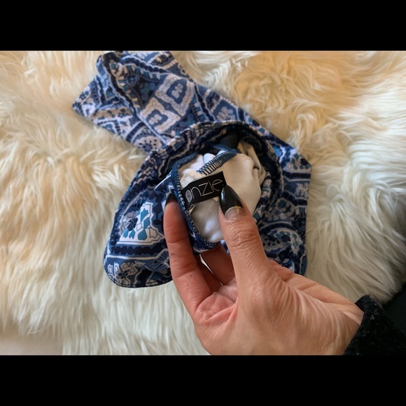 Onzie Sz S Blue File Print Legging - Picture 3 of 3